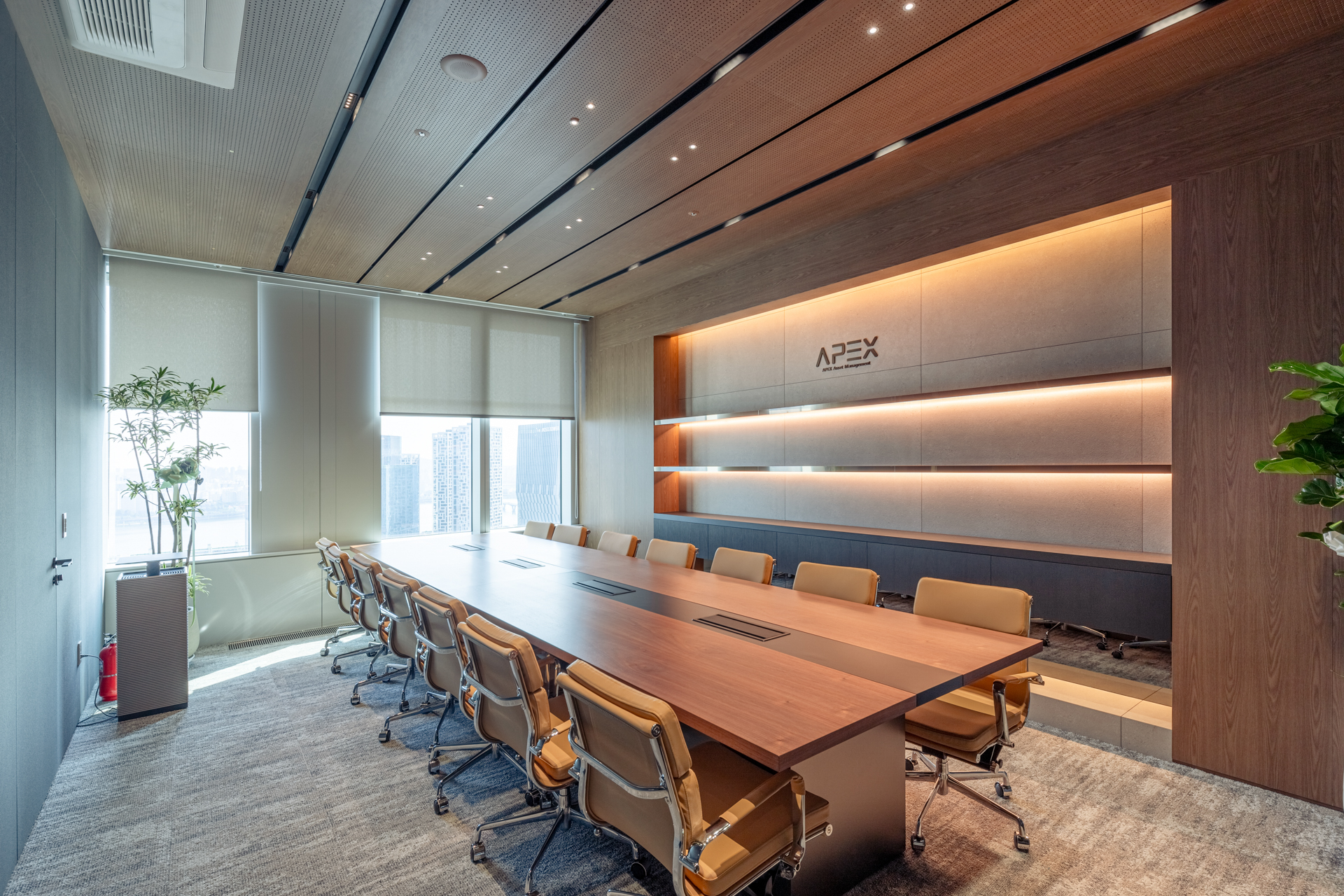 시드나인이 디자인한 에이펙스 자산운용사의 고급스럽고 프리미엄한 대회의실, luxurious and premium conference room designed by SIDnine for Apex Asset Management