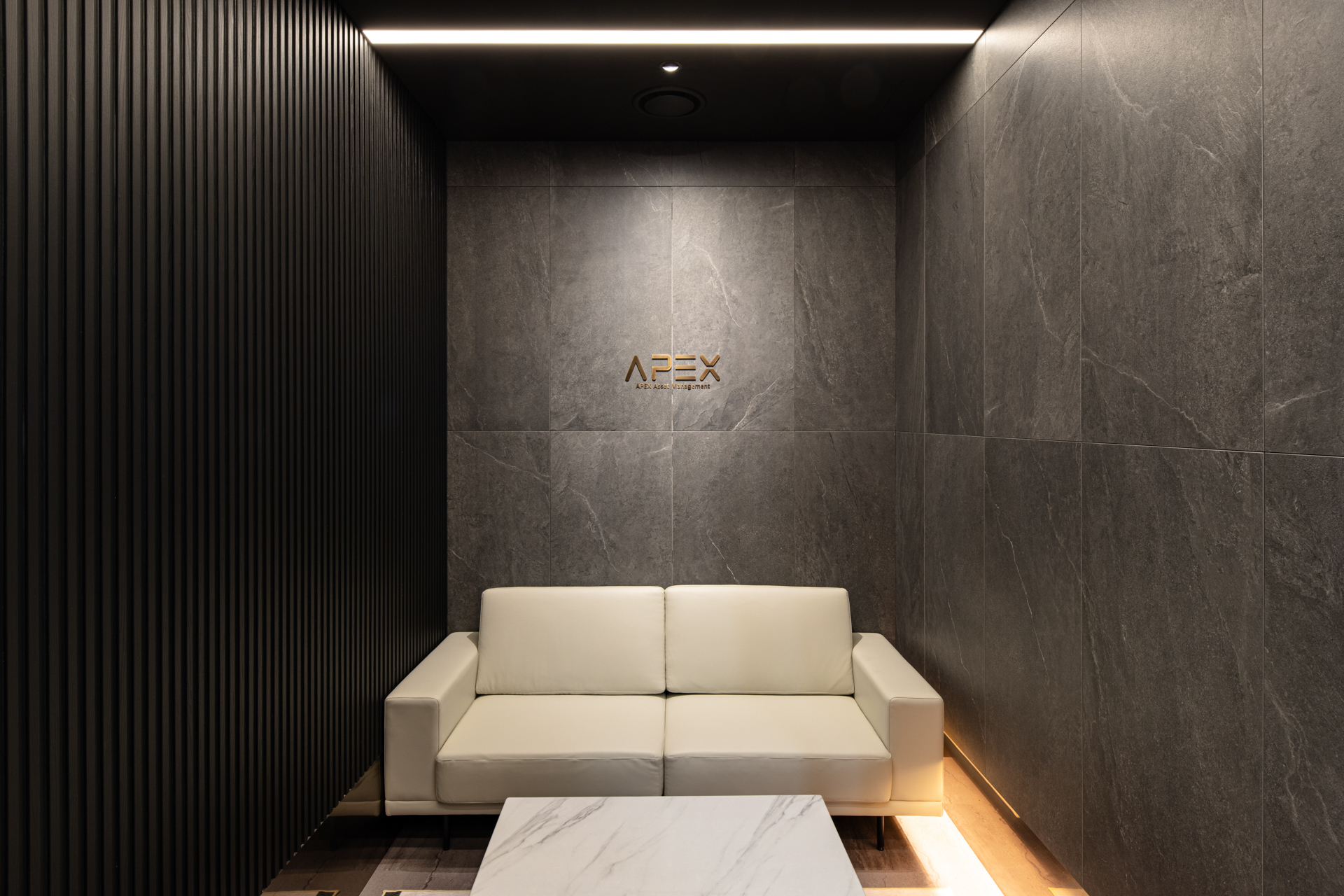 시드나인이 디자인한 에이펙스 자산운용사의 고급스럽고 프리미엄한 사무실 리셉션, luxurious and premium office reception designed by SIDnine for Apex Asset Management